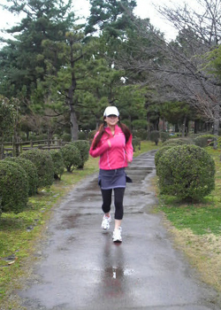 大会に向けて、練習中の辻村麻衣子さん